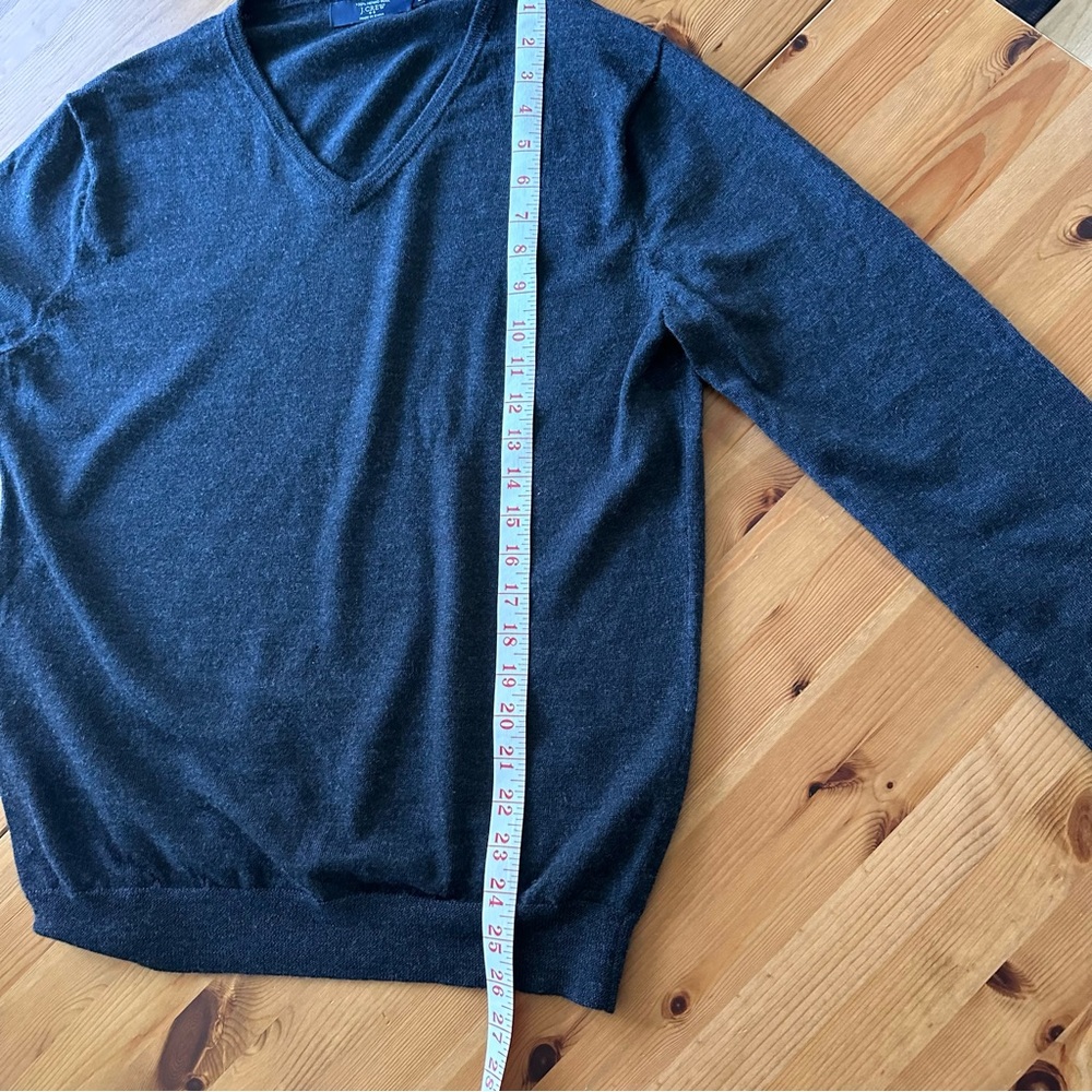 J Crew Men's Slim 100% Merino Wool Charcoal Gray V Neck Sweater:  Large - Picture 7 of 8